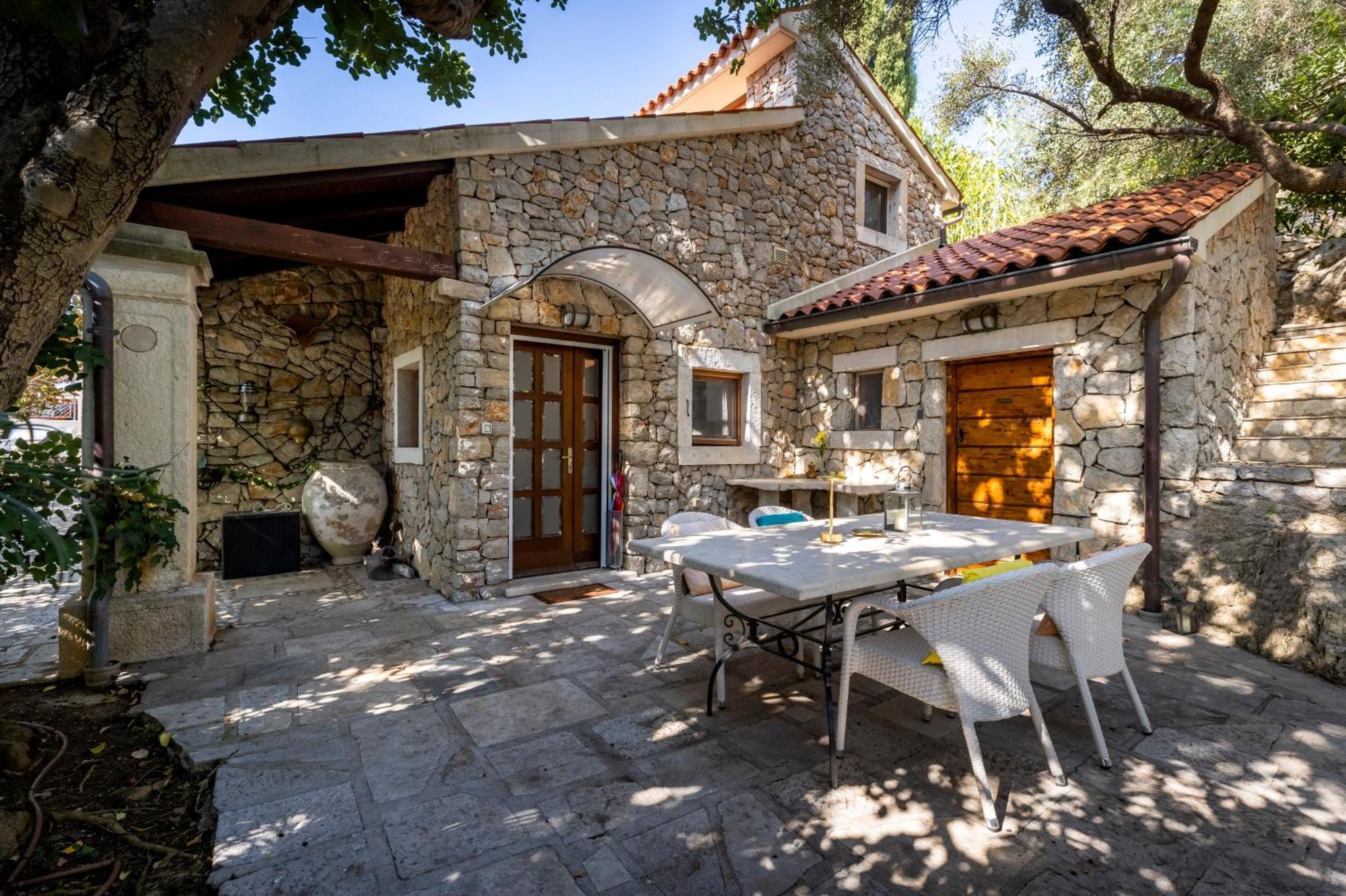 Stone House Retreat Villa มาลีโลชินจ์ ภายนอก รูปภาพ